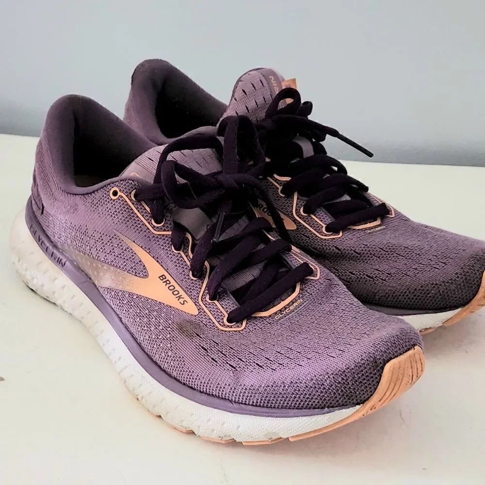 Brooks sneakers women's size 7.5 purple